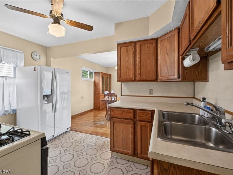 811 E 212th Street, Euclid, OH 44119 Photo 5