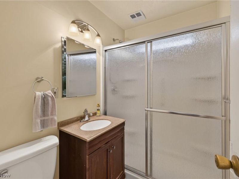 811 E 212th Street, Euclid, OH 44119 Photo 6