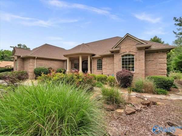 1069 Heritage Drive, Guntersville, AL 35976