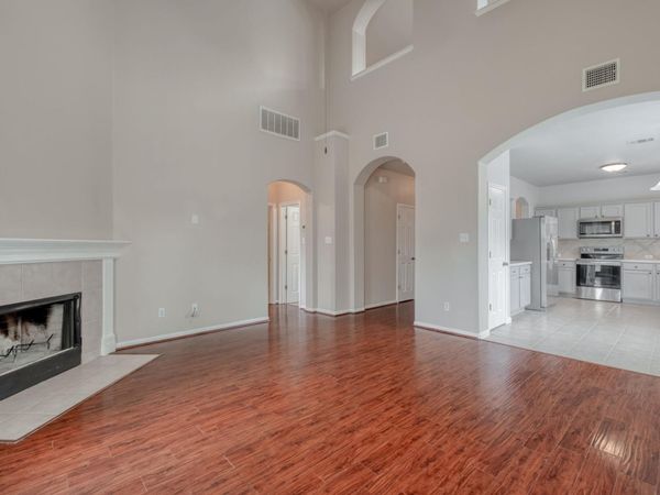 211 Hanstrom DR , Hutto, TX 78634