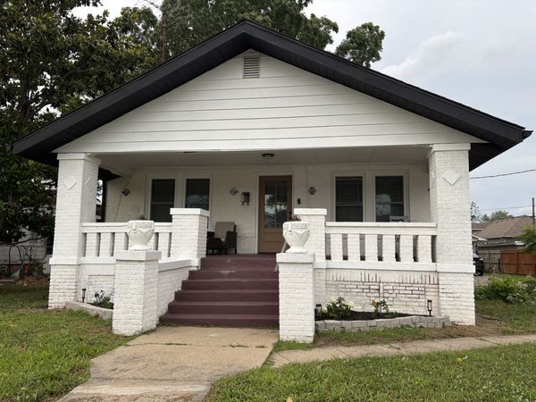 305 W Ray Avenue, Christopher, IL 62822