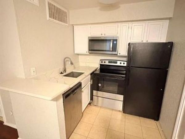 9821 Walnut Street, Unit 304, Dallas, TX 75243