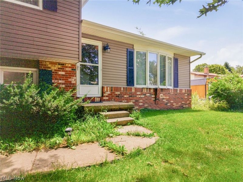 8694 Lansdale Avenue NW, North Canton, OH 44720 Photo 3