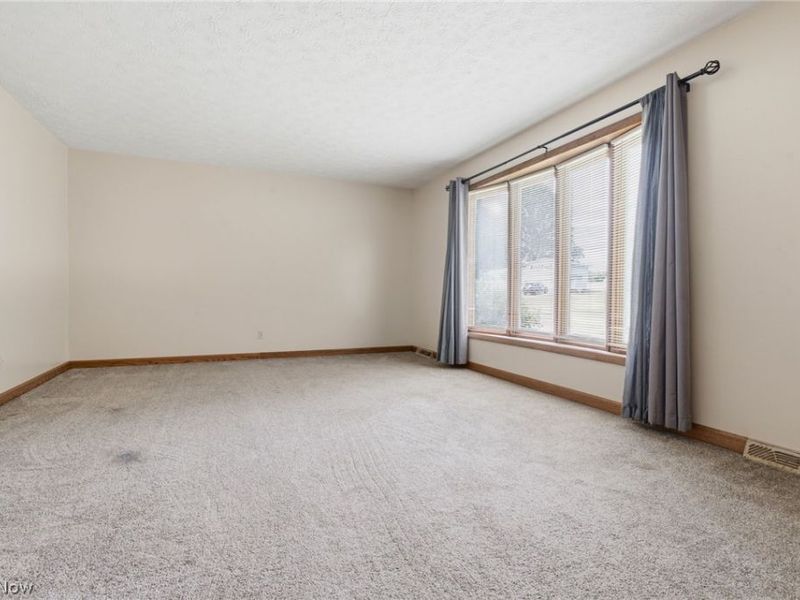 8694 Lansdale Avenue NW, North Canton, OH 44720 Photo 7