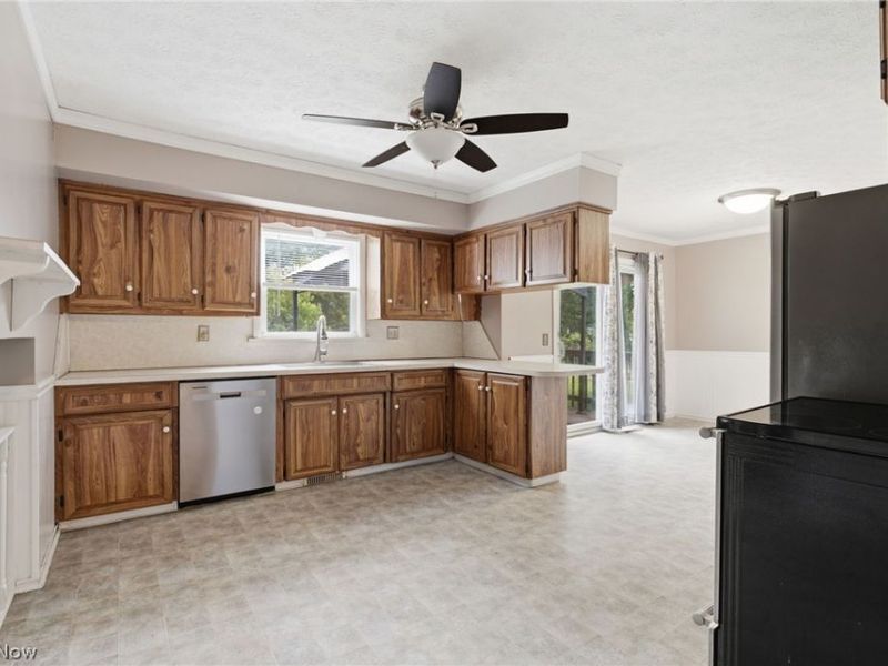 8694 Lansdale Avenue NW, North Canton, OH 44720 Photo 9