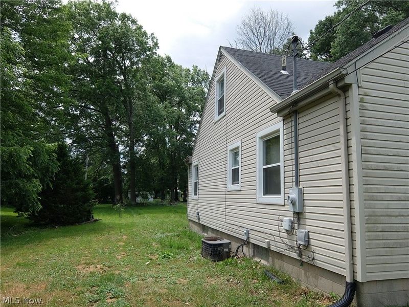 4022 Devon Drive SE, Warren, OH 44484 Photo 3