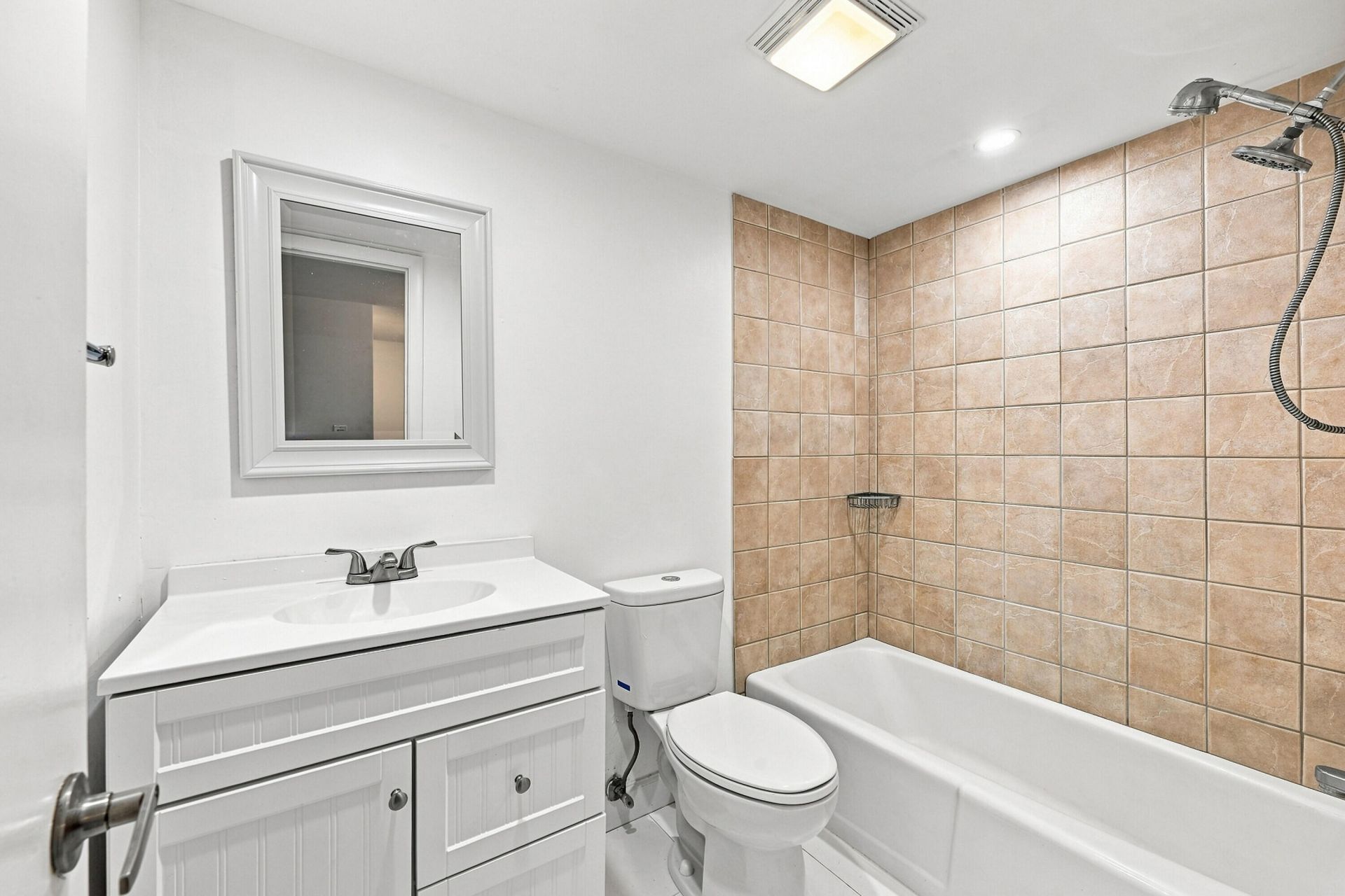 640 Tennis Club Drive, Unit 307, Fort Lauderdale, FL 33311 Photo