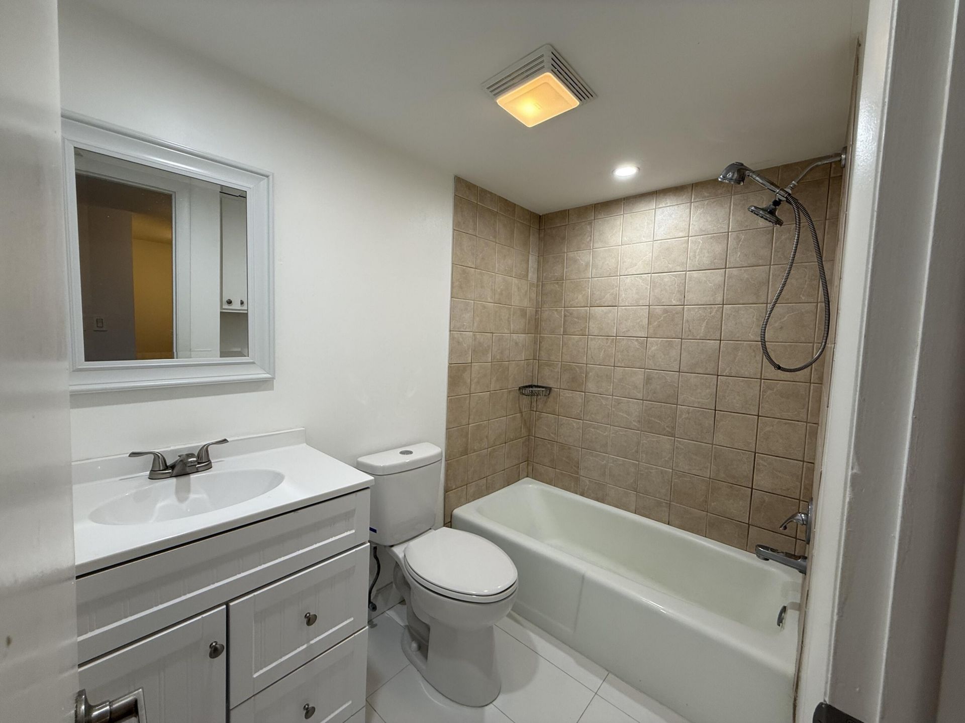 640 Tennis Club Drive, Unit 307, Fort Lauderdale, FL 33311 Photo