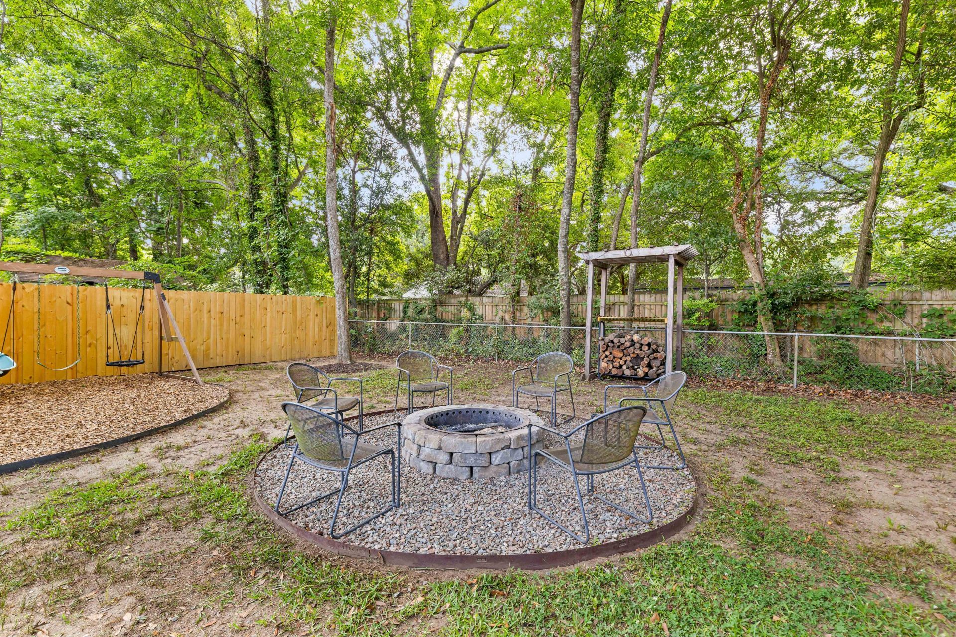 1527 Staffordshire Drive Photo 32