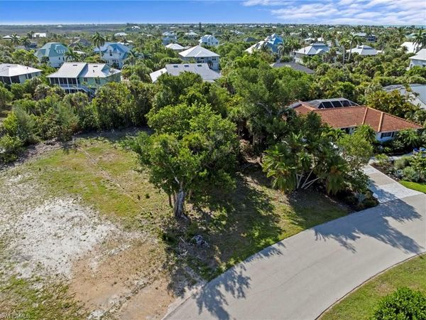 564 Chert CT , SANIBEL, FL 33957