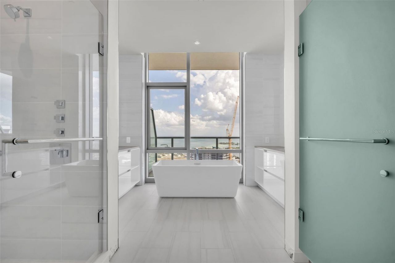400 Central Avenue, Unit 2705, Saint Petersburg, FL 33701 Photo