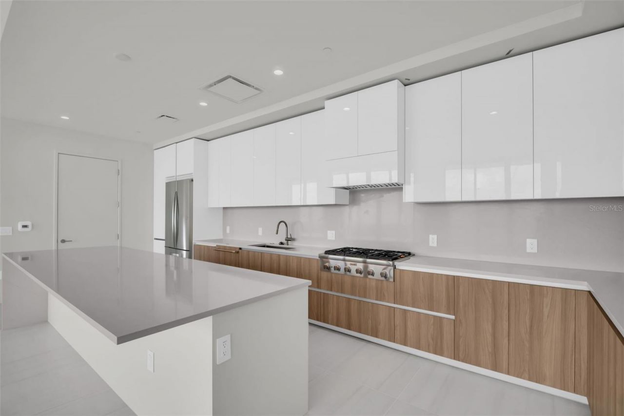 400 Central Avenue, Unit 2705, Saint Petersburg, FL 33701 Photo