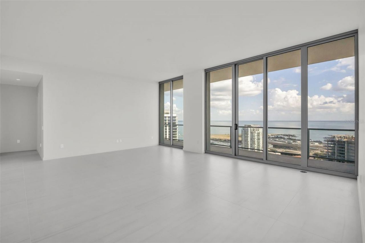 400 Central Avenue, Unit 2705, Saint Petersburg, FL 33701 Photo