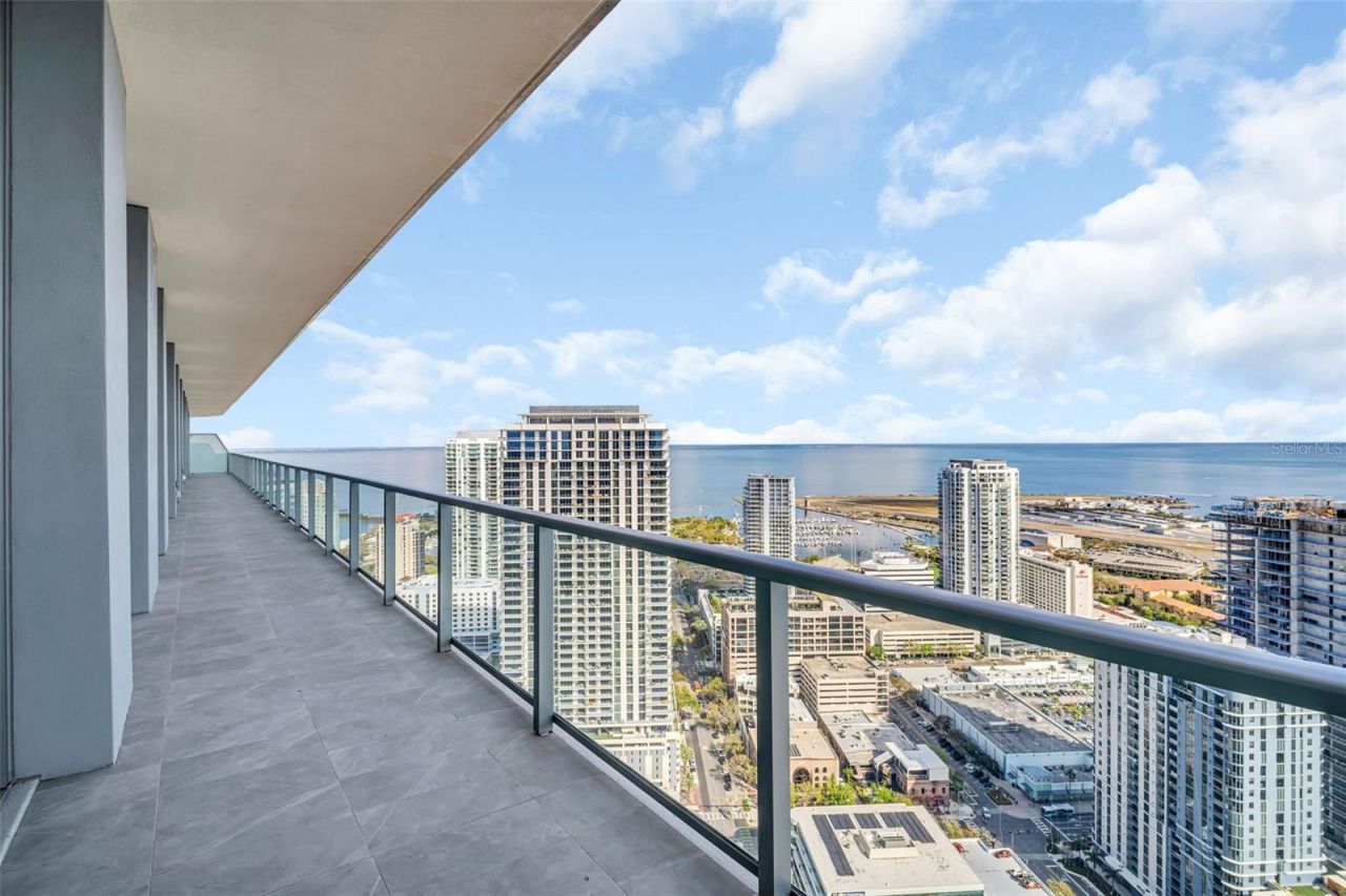 400 Central Avenue, Unit 2705, Saint Petersburg, FL 33701 Photo