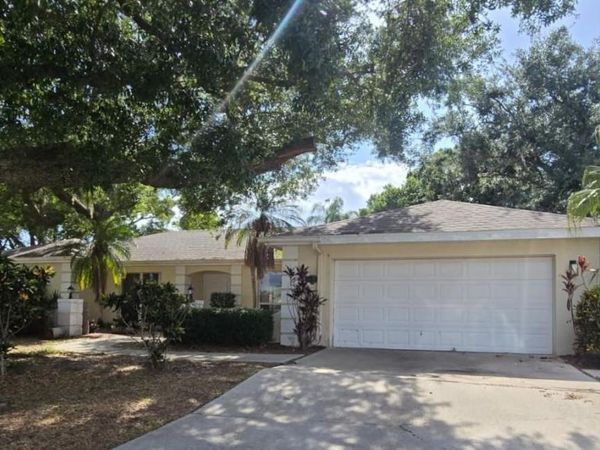 5697 COUNTRY LAKES DRIVE , SARASOTA, FL 34243