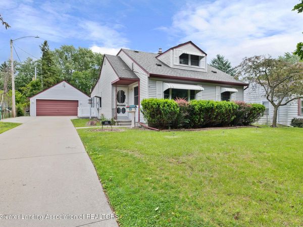 3303 S Deerfield Avenue, Lansing, MI 48911