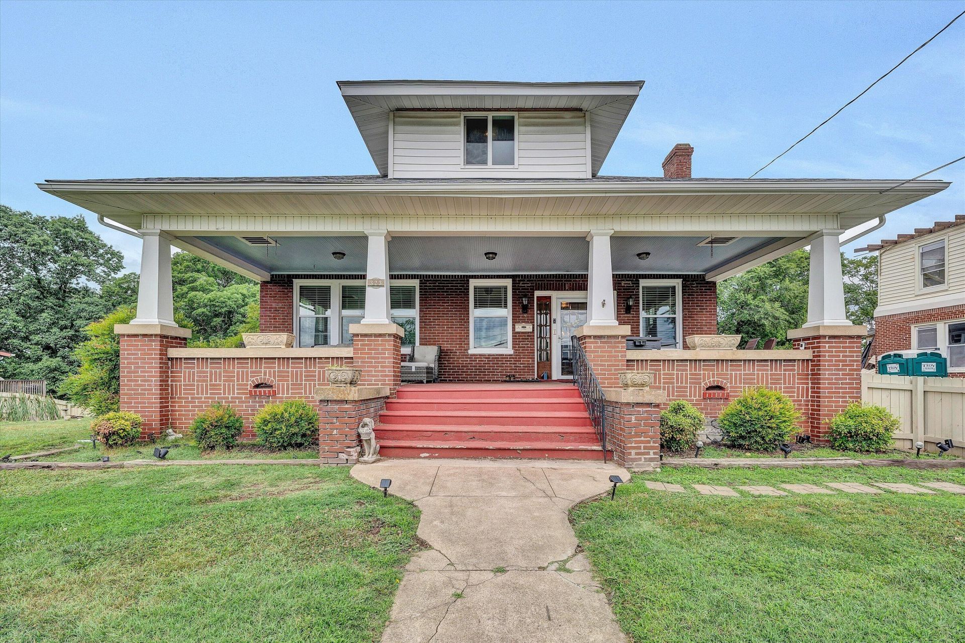 323 N Maple St, Vinton, VA 24179 Main Photo
