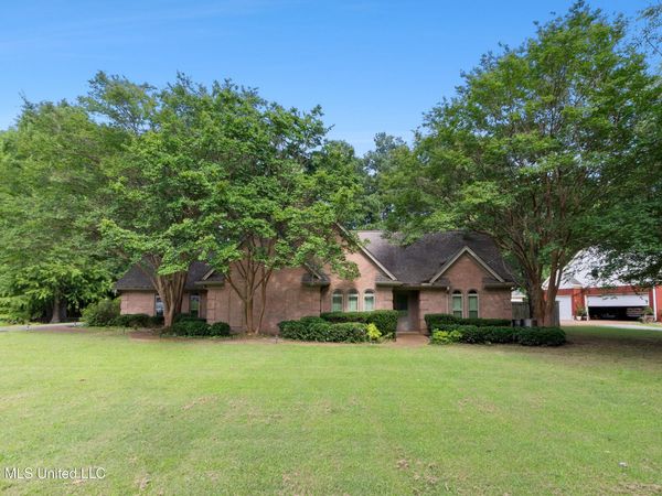 6760 Autumn Oaks Drive, Olive Branch, MS 38654
