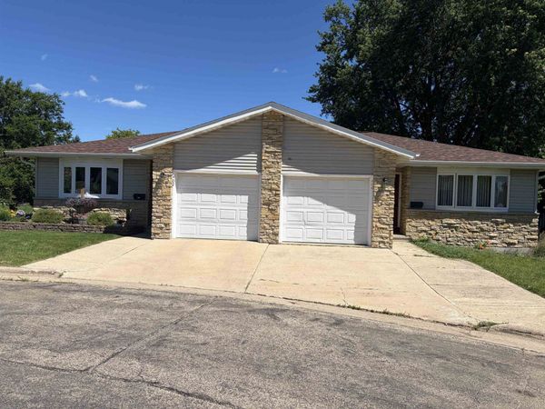 400 Lora Court, Dodgeville, WI 53533