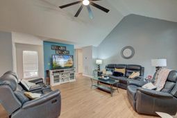 1016 Maidstone Drive photo 4
