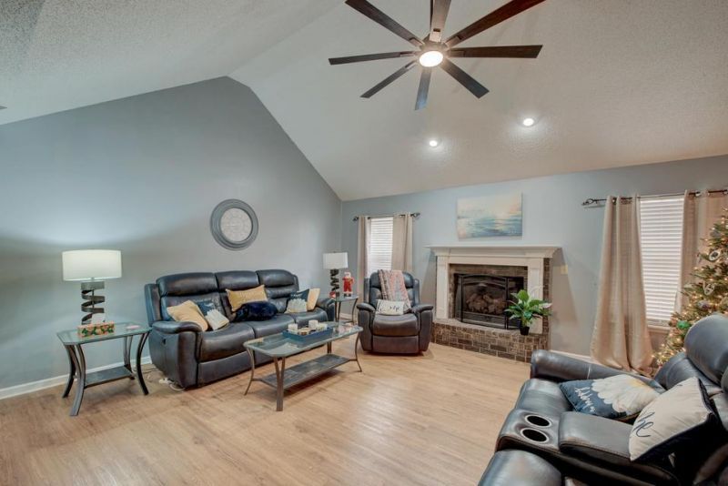 1016 Maidstone Drive Photo 6
