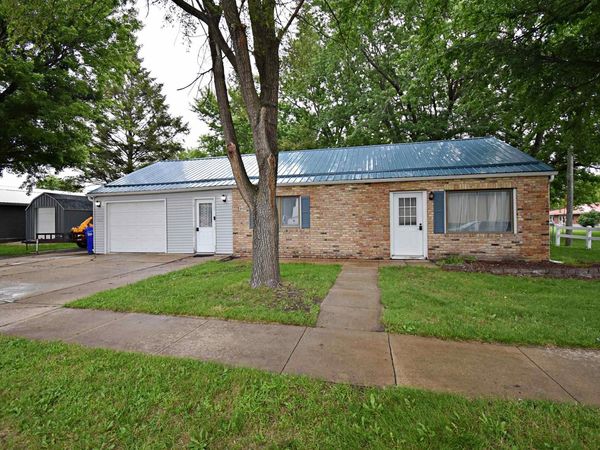 112 NW 9th Avenue, Independence, IA 50644