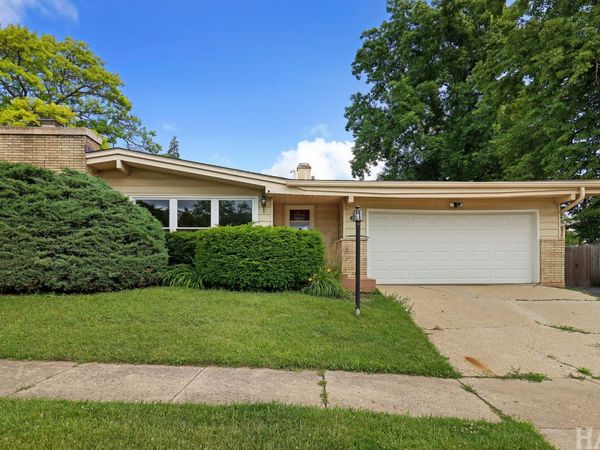 2400 Hyde Park Avenue , Waukegan, IL 60085