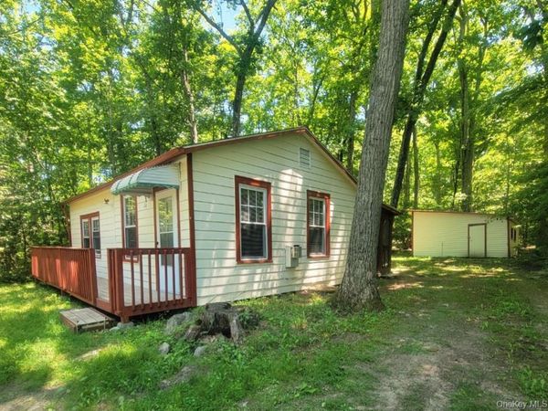 24 Graham Avenue , Cuddebackville, NY 12729