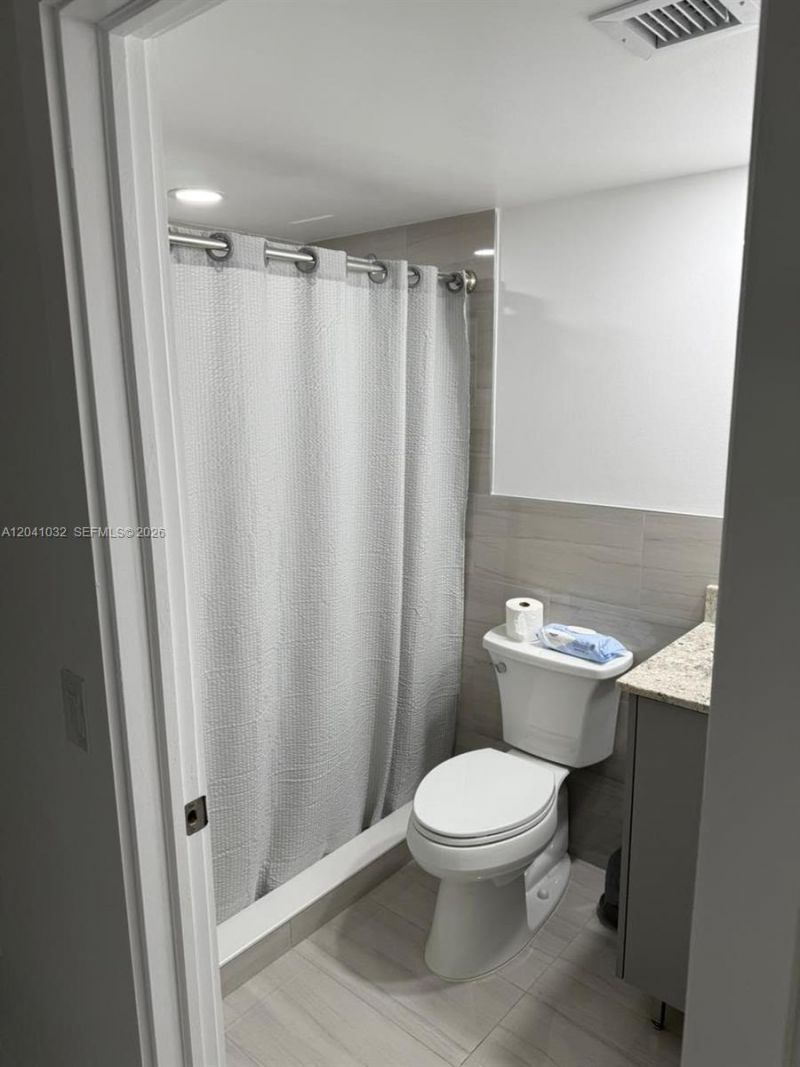 600 NW 32nd Pl, Unit 303, Miami, FL 33125 Photo