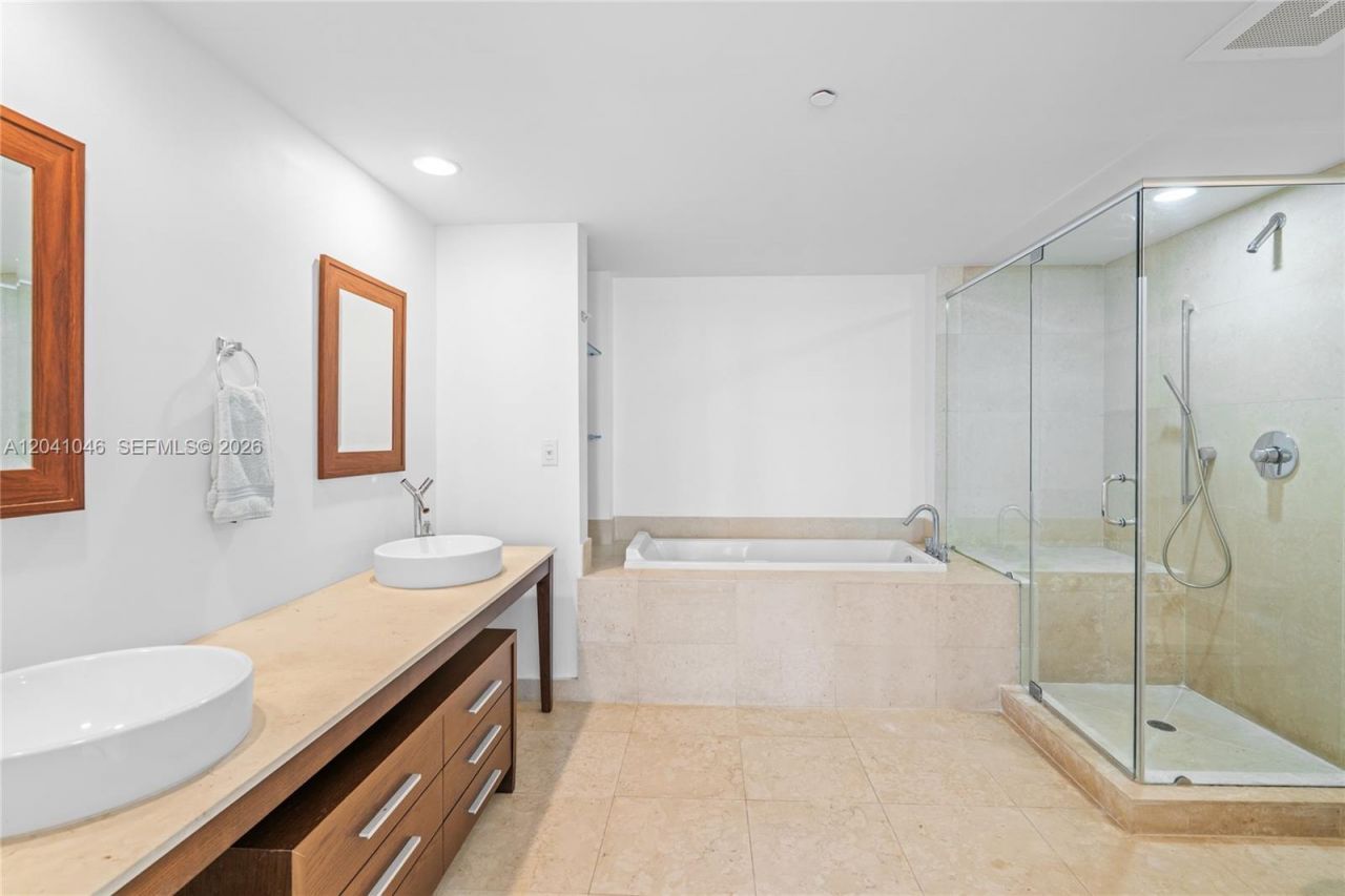 495 Brickell Ave, Unit BAY807, Miami, FL 33131 Photo