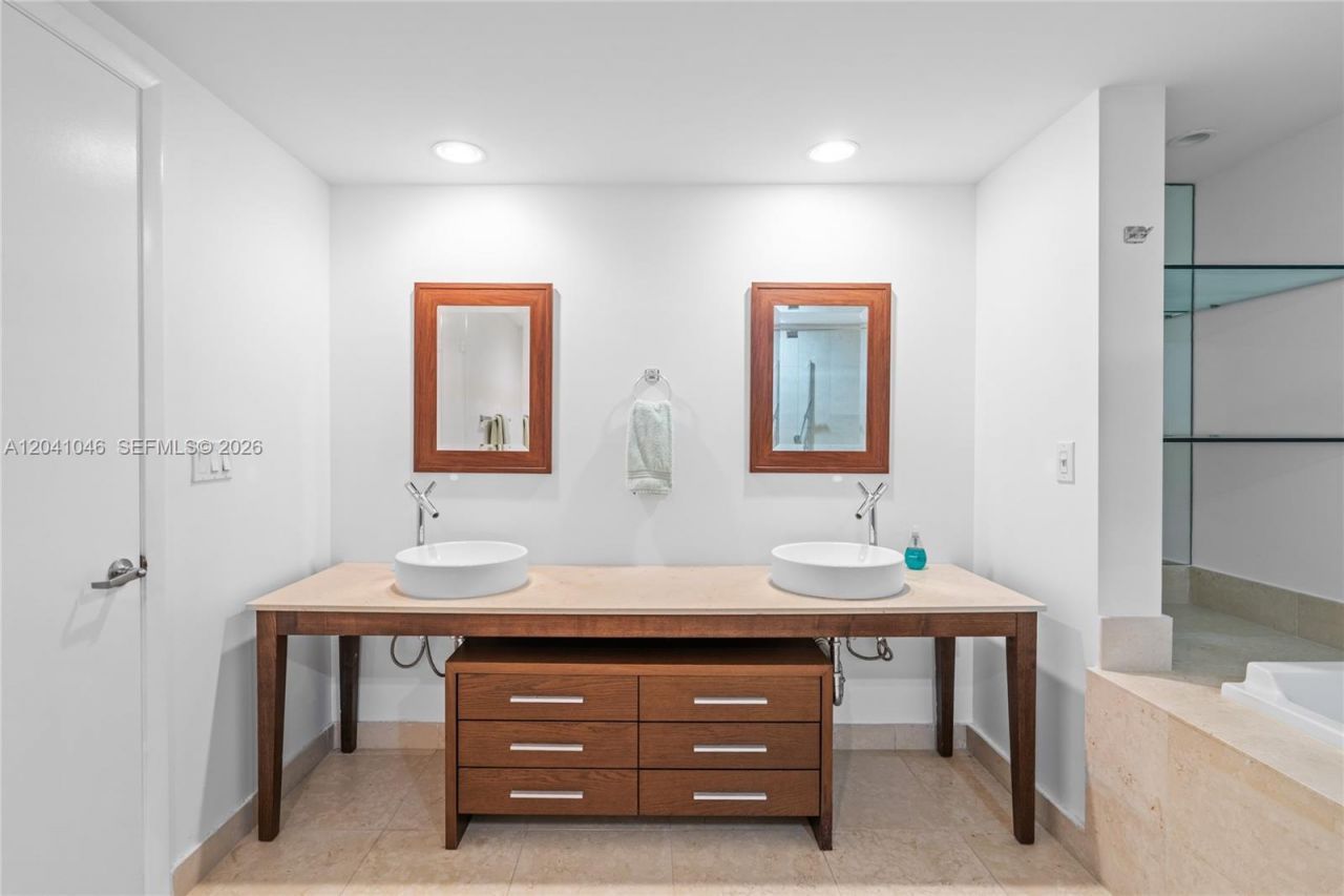 495 Brickell Ave, Unit BAY807, Miami, FL 33131 Photo