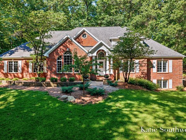 1800 Sterling Oaks Boulevard SE, Ada, MI 49301
