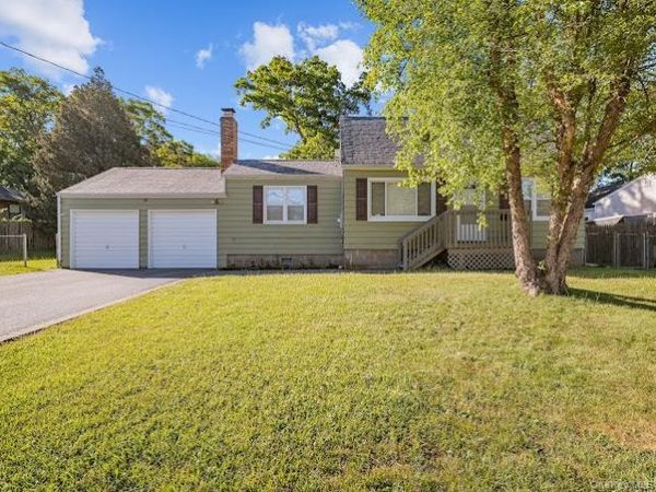 16 Brushwood Drive , Shirley, NY 11967