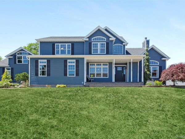 25 Ashley Circle , Manorville, NY 11949