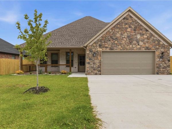 6704 Orange Avenue , Bentonville, AR 72713