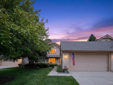 1213 Autumn Drive, Troy, MI 48098