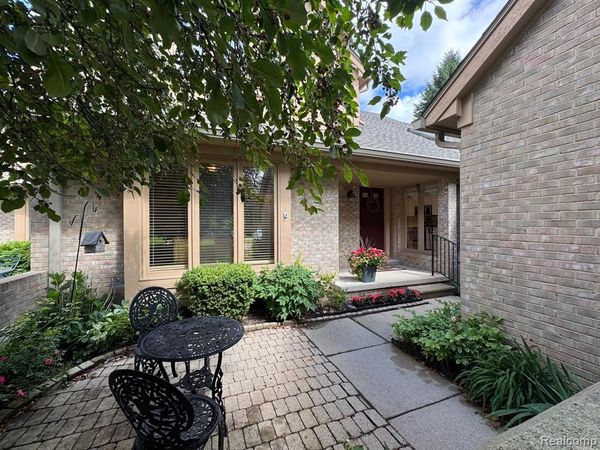 1213 Autumn Drive , Troy, MI 48098
