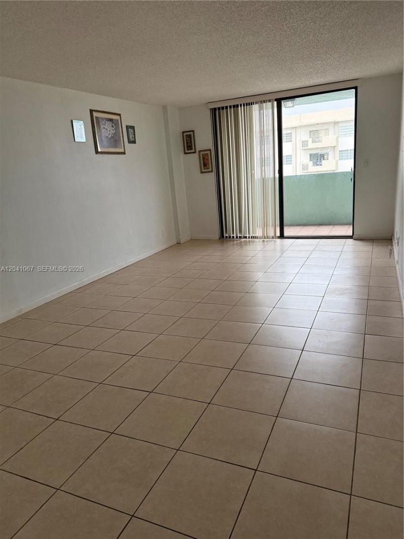 1825 W 44th Pl , Unit 707, Hialeah, FL 33012 Photo