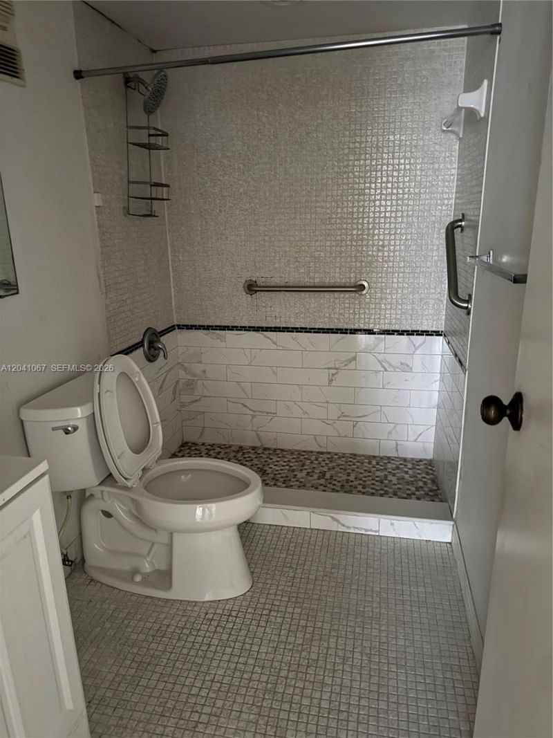 1825 W 44th Pl , Unit 707, Hialeah, FL 33012 Photo