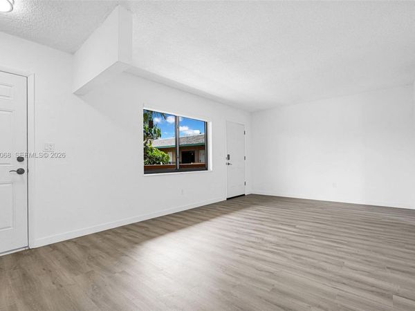 13210 Memorial Hwy, Unit 205, North Miami, FL 33161