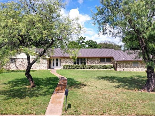 281 Oak Ridge Street, Jacksboro, TX 76458