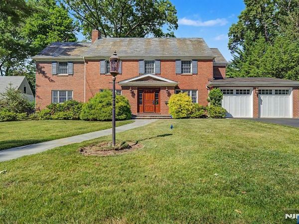 9 Woodland Park Drive, TENAFLY, NJ 07670