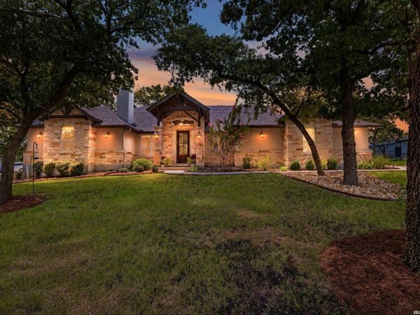 125 N TRANQUILITY DR, La Vernia, TX 78121