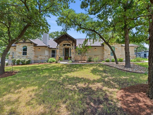 125 N TRANQUILITY DR, La Vernia, TX 78121