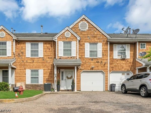 19 Delavan Ct, New Brunswick, NJ 08901