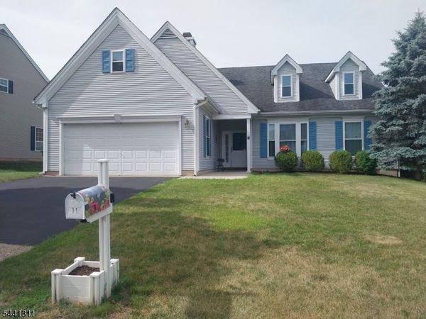 11 Strawberry Hill Rd, Branchburg, NJ 08876