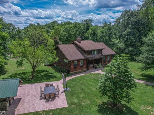 2 Pine Ct, Bethlehem, NJ 08804