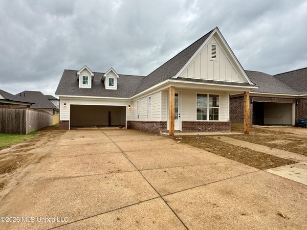 825 E Quitman Court, Nesbit, MS 38651