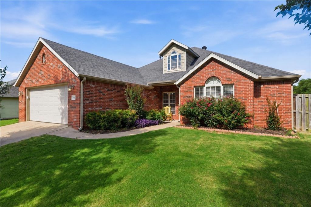 596 N Fox Meadows Lane, Fayetteville, AR 72704 Main Photo