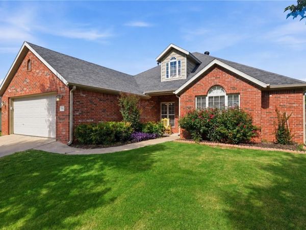 596 N Fox Meadows Lane , Fayetteville, AR 72704